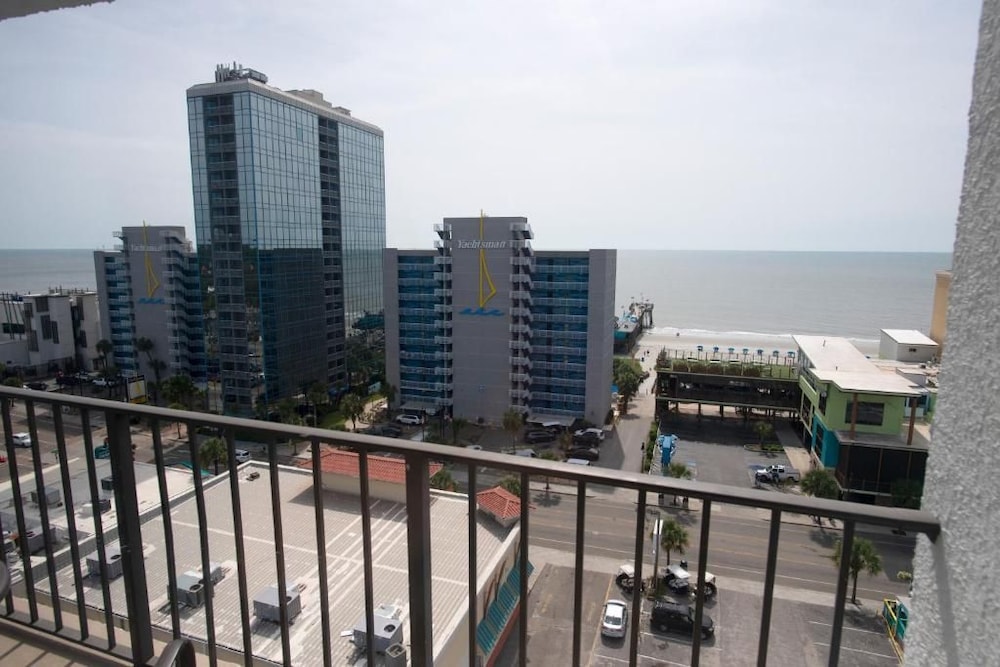 Aqua Beach Inn 48/53