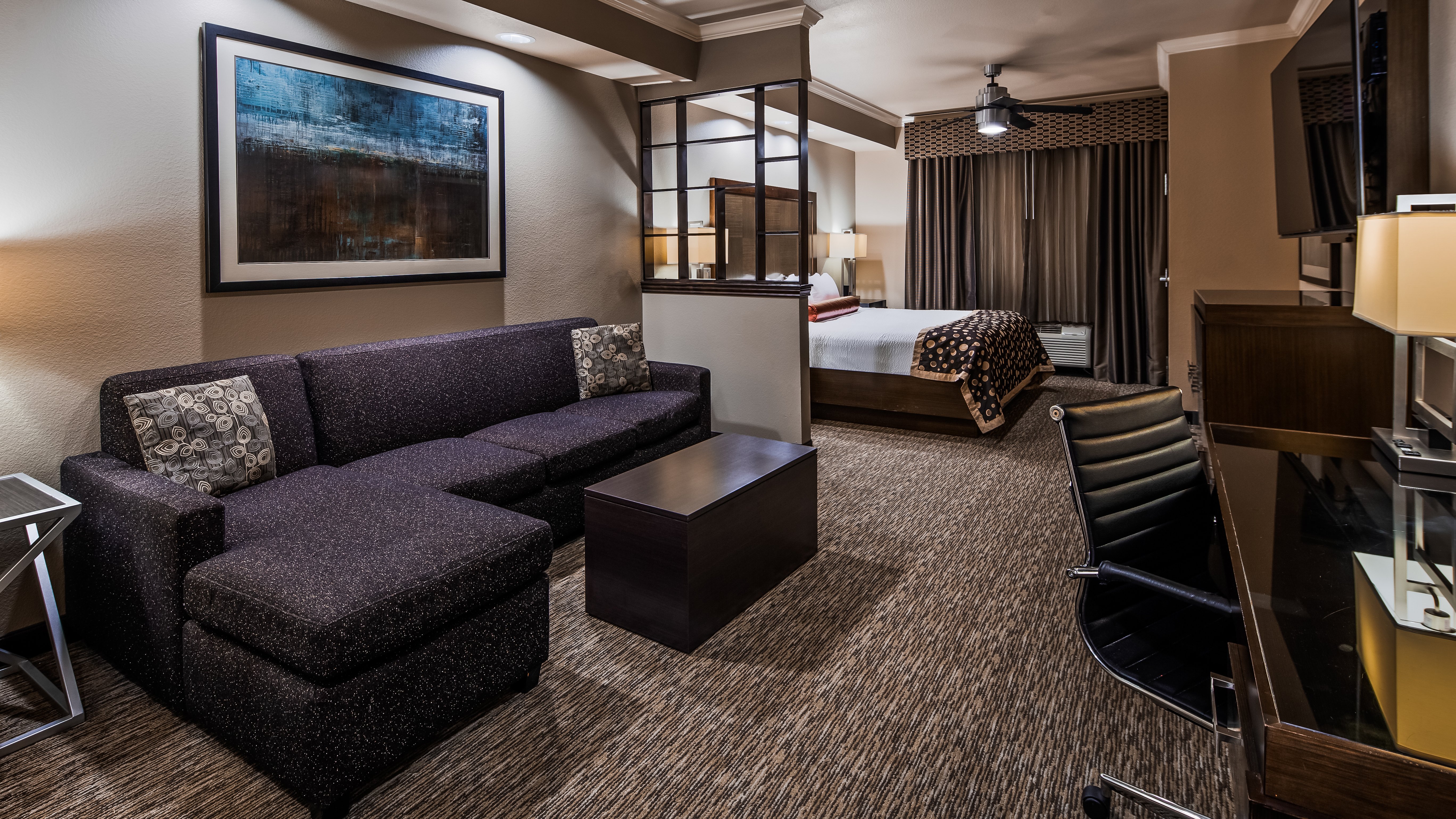 Best Western Premier Crown Chase Inn and Suites 49/70