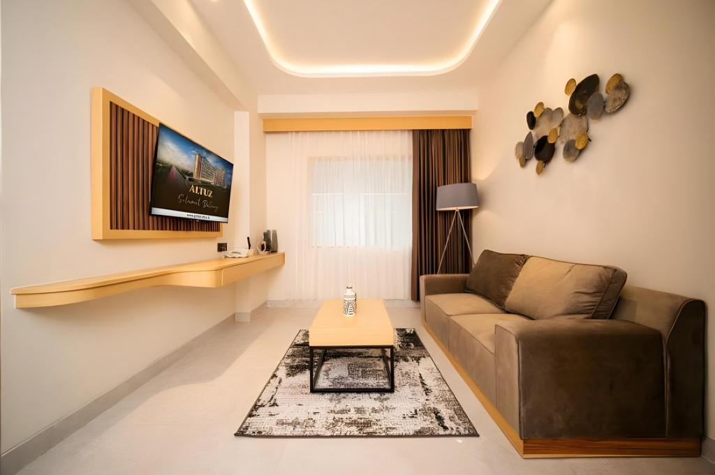 Grand Altuz Yogyakarta 24/48