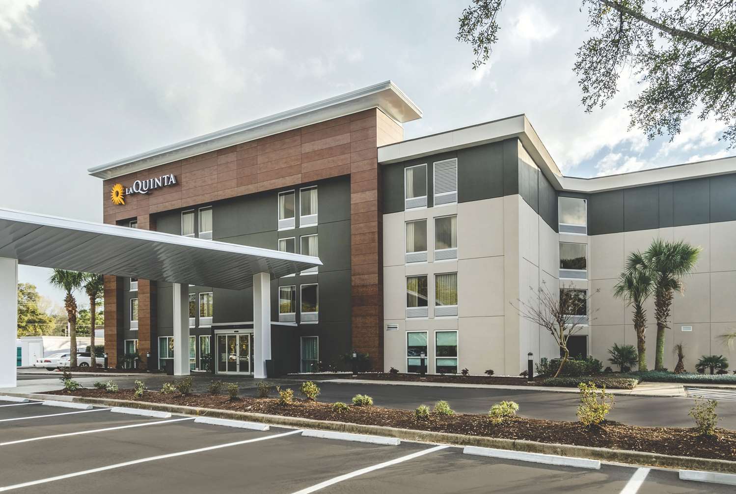 La Quinta Inn & Suites by Wyndham Myrtle Beach - N Kings Hwy 39/42