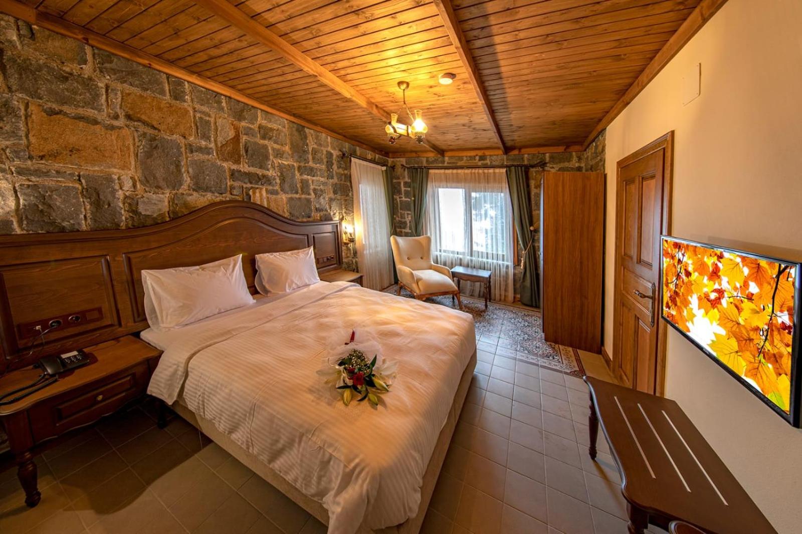 4 Bedrooms, House