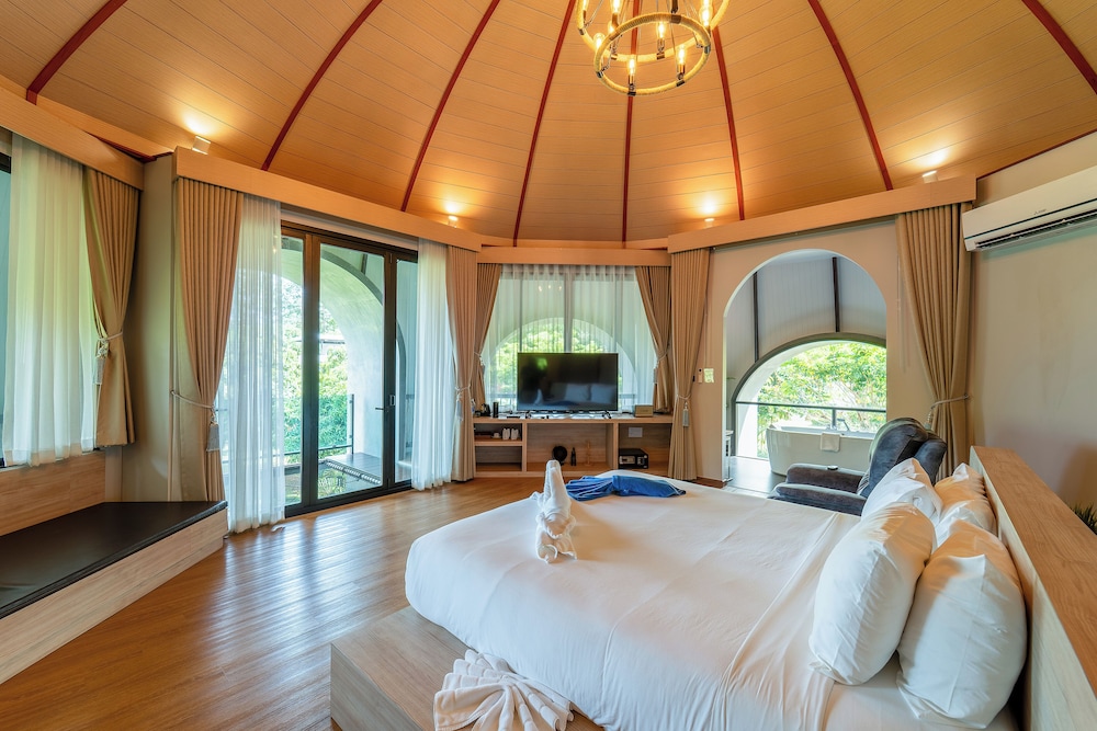 Pool, Suite, Villa, King Bed