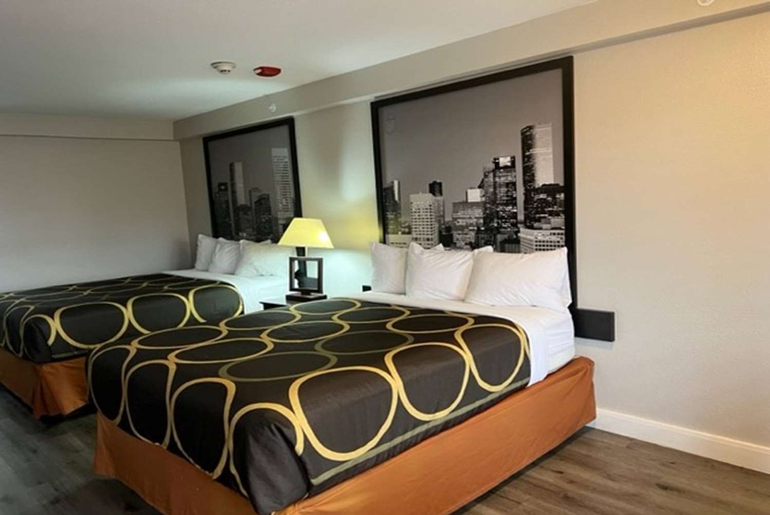 Super 8 by Wyndham Mont Belvieu/Baytown East 7/21