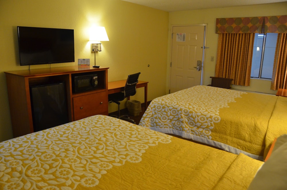 Days Inn by Wyndham Nashville Airport 8/26