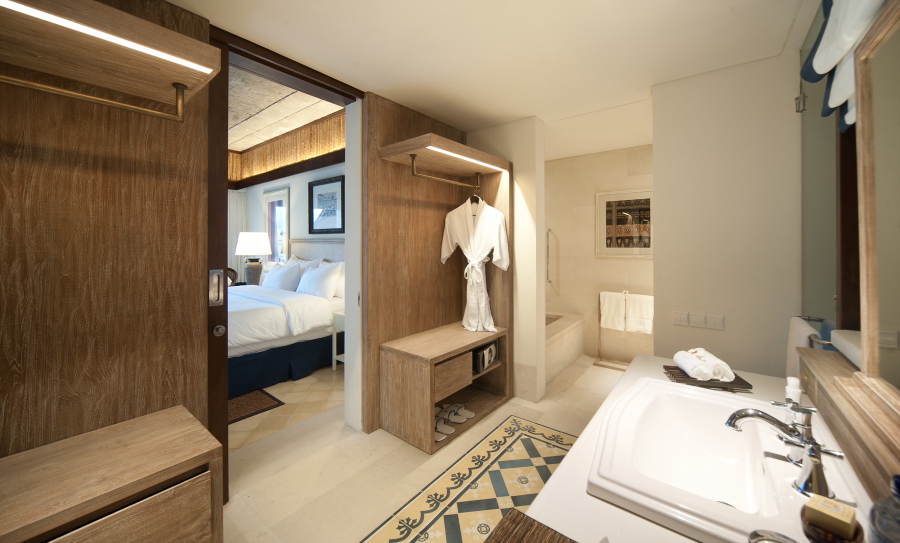Suite, King Bed, Sudamala Resorts Senggigi 3/4