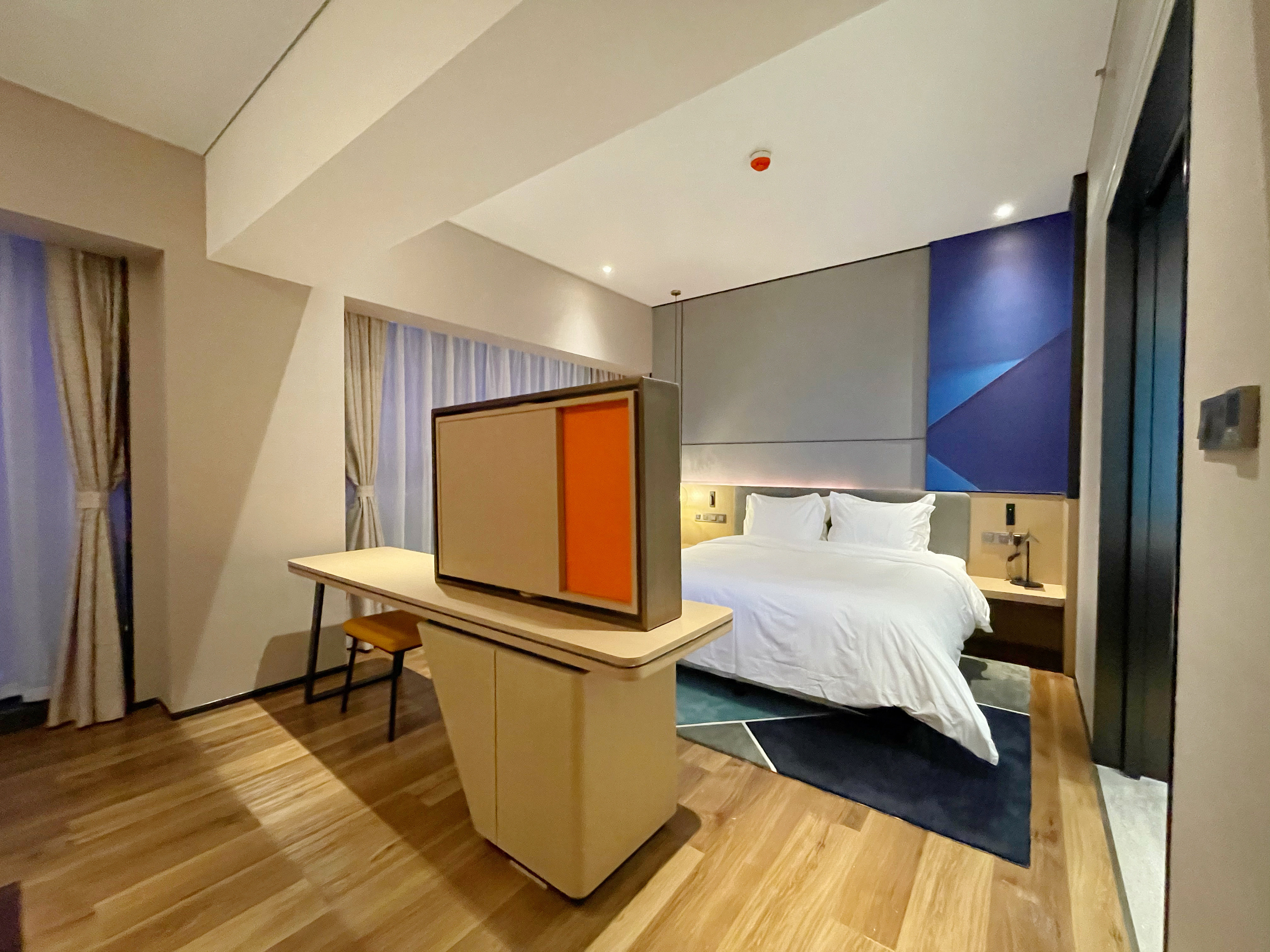 Holiday Inn Express Shenzhen Longhua 25/77