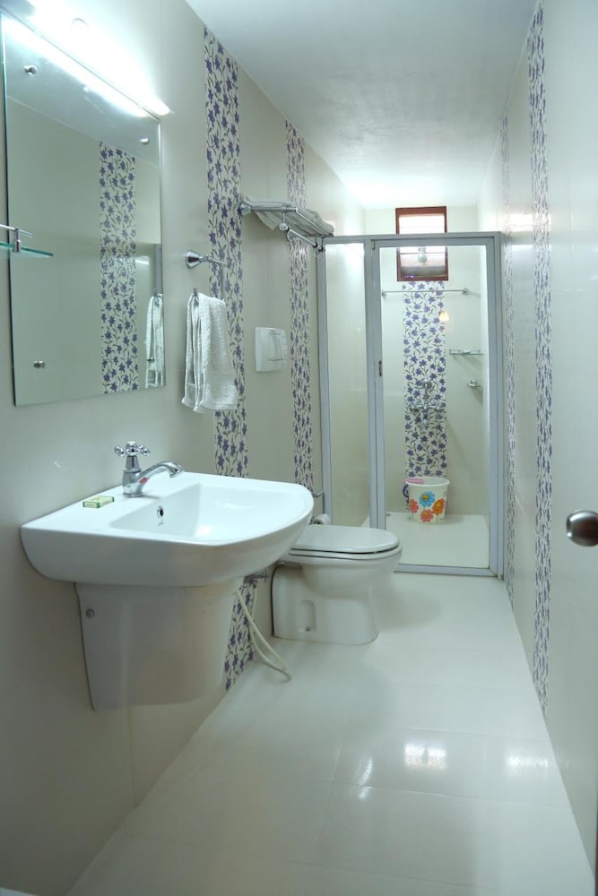 CHIRAMEL RESIDENCY FORTKOCHI 22/54