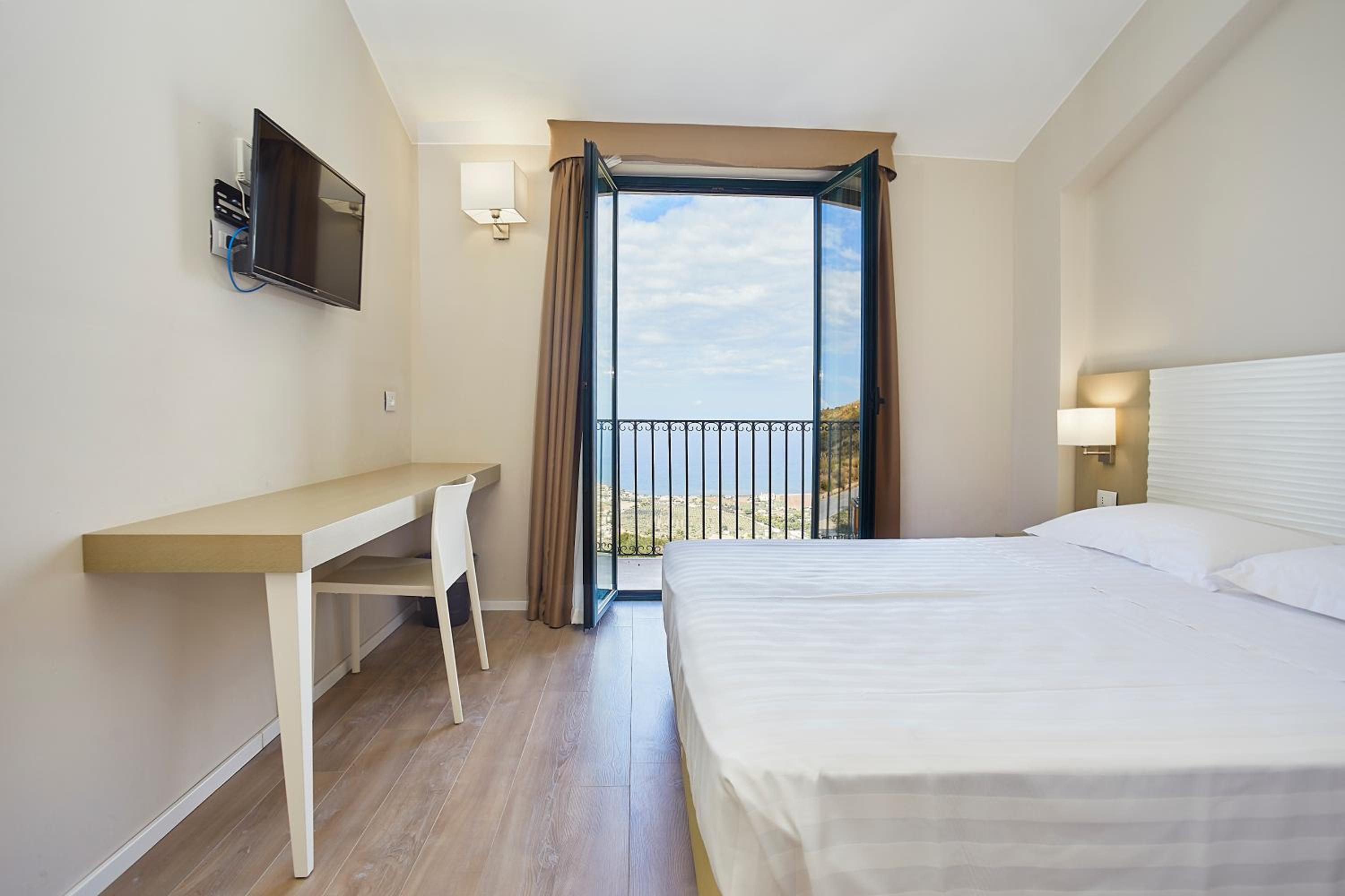 Deluxe, Double Bed, Sea View, Balcony