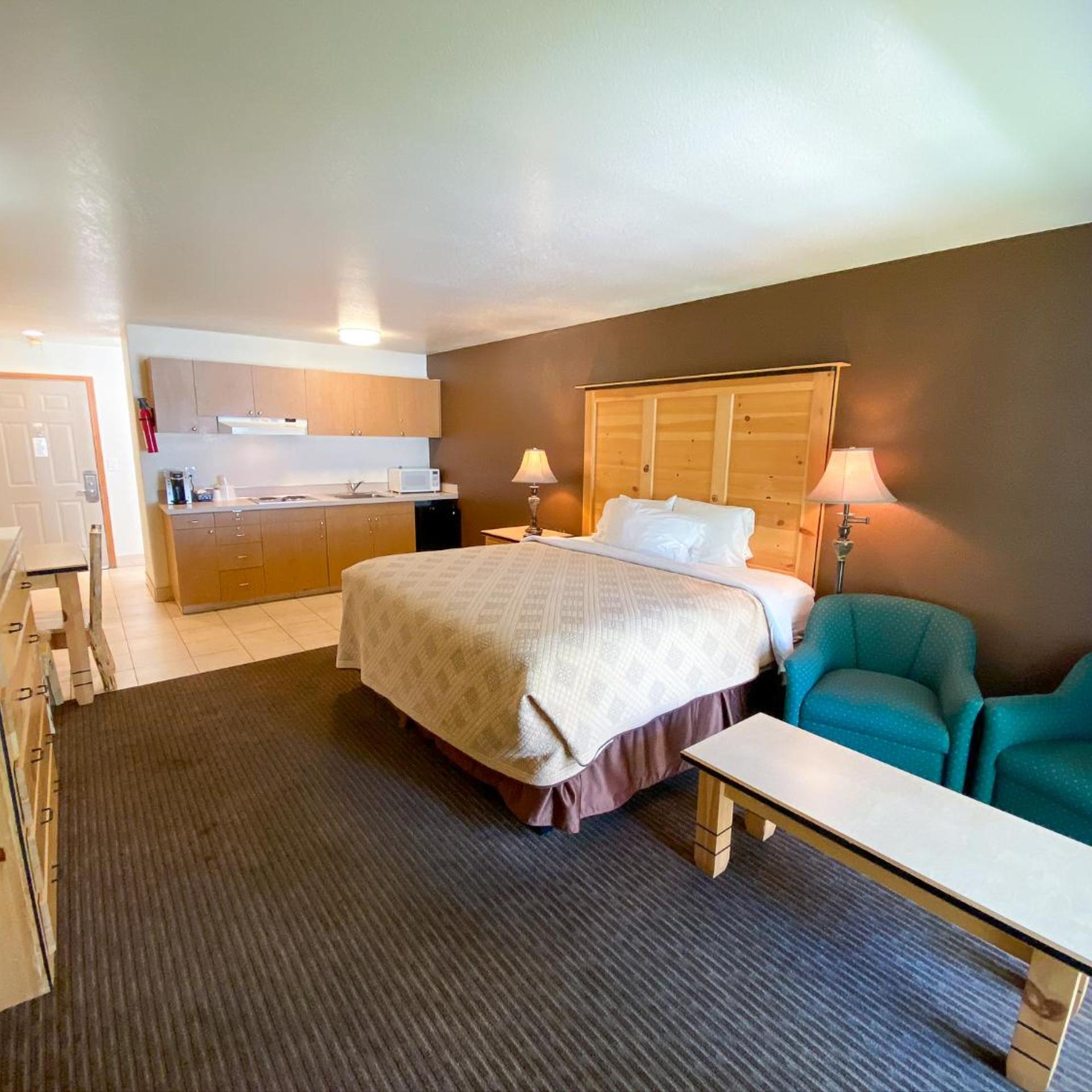 Sisters Inn & Suites 7/15