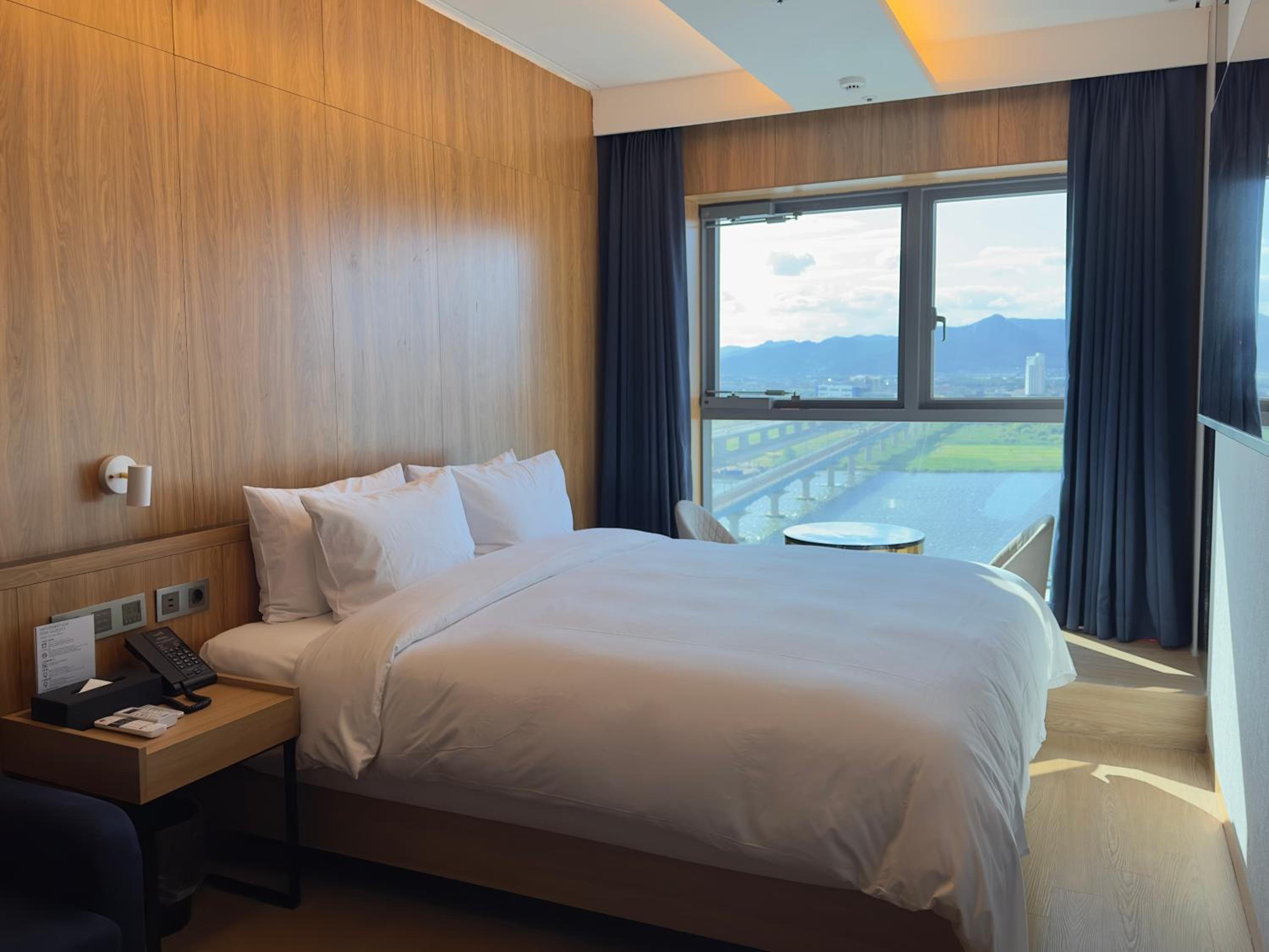 SUPERIOR, DOUBLE BED