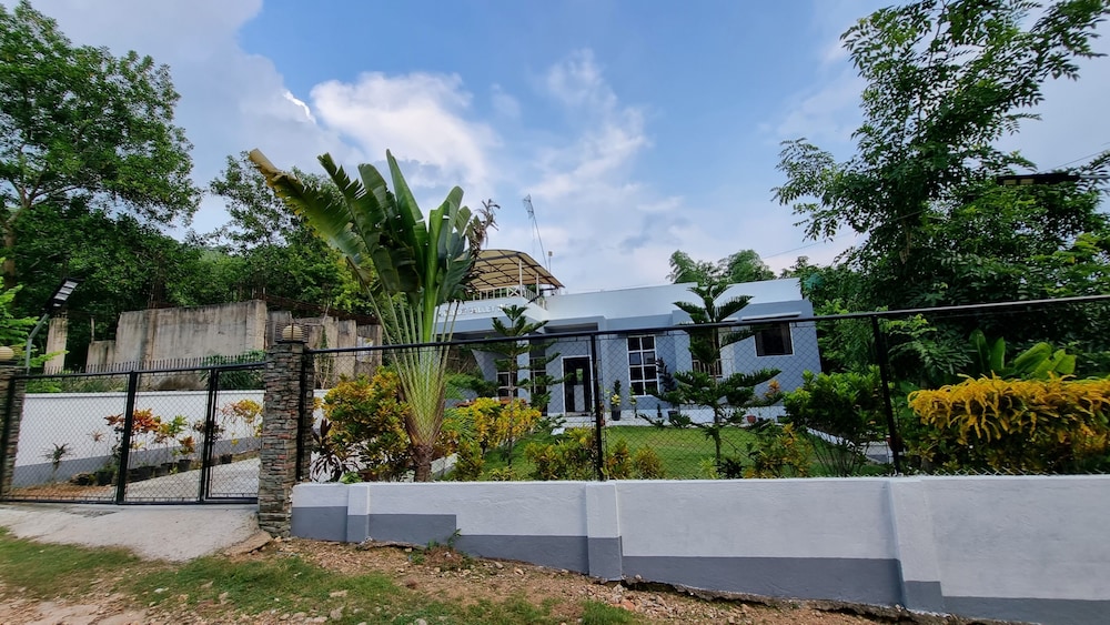 Ricardo Valley Inn 43/45