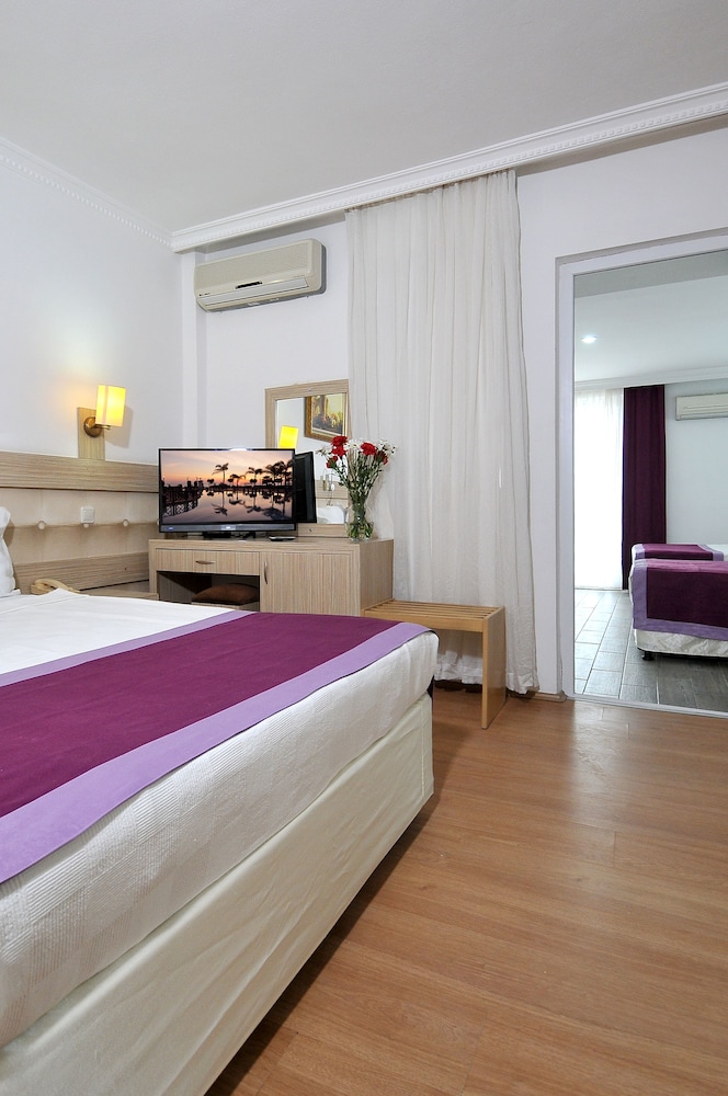 Ramira Beach Hotel 12/37