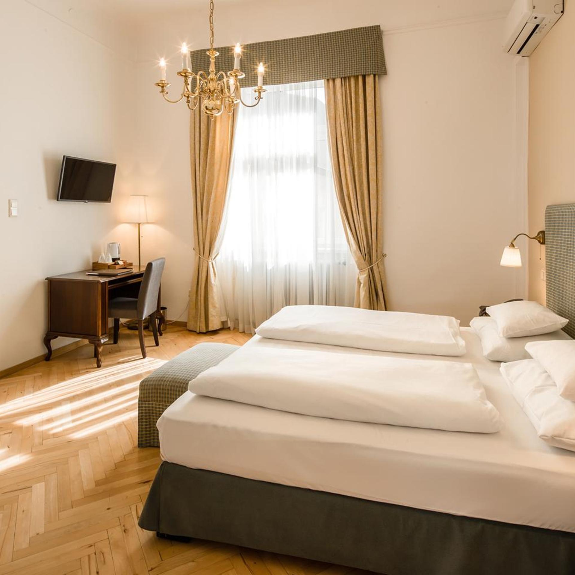 Classic, King Bed