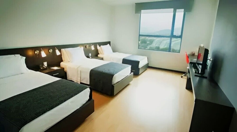 SUPERIOR, TRIPLE, 3 BEDS