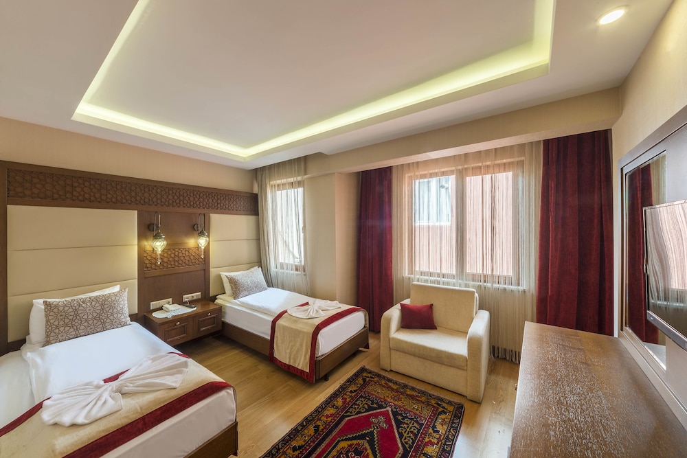 Lalinn Hotel 36/72