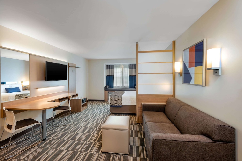 Microtel Inn and Suites by Wyndham Farmington 22/30