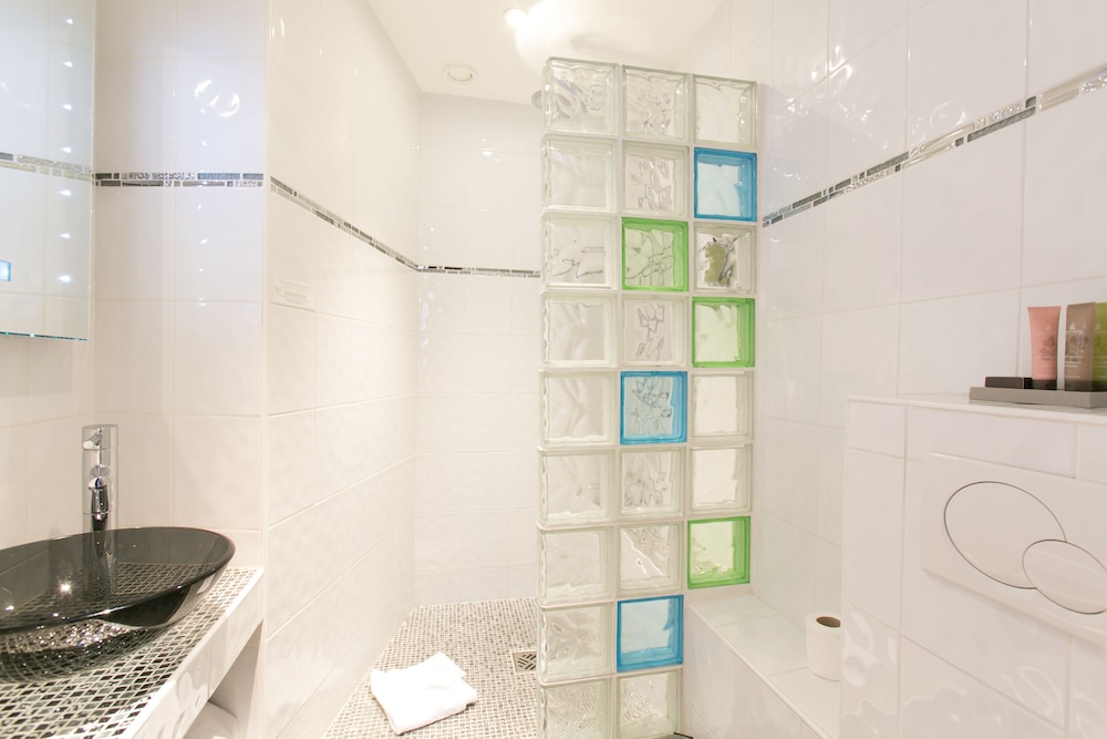 غرفة سوبيريور بسريرين منفصلين، Atelier Vavin Hotel - Paris Montparnasse (ex Atelier Saint Germain) 8/8