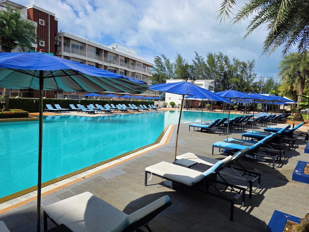 Grandblue Resort 67/70