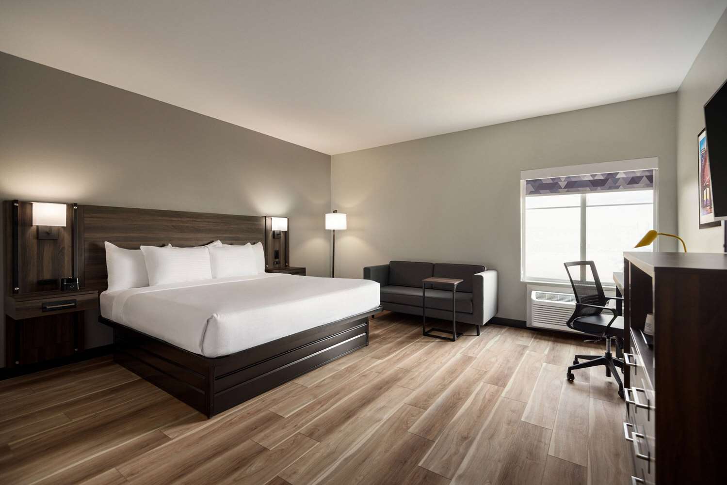 La Quinta Inn & Suites by Wyndham Gonzales LA 8/48