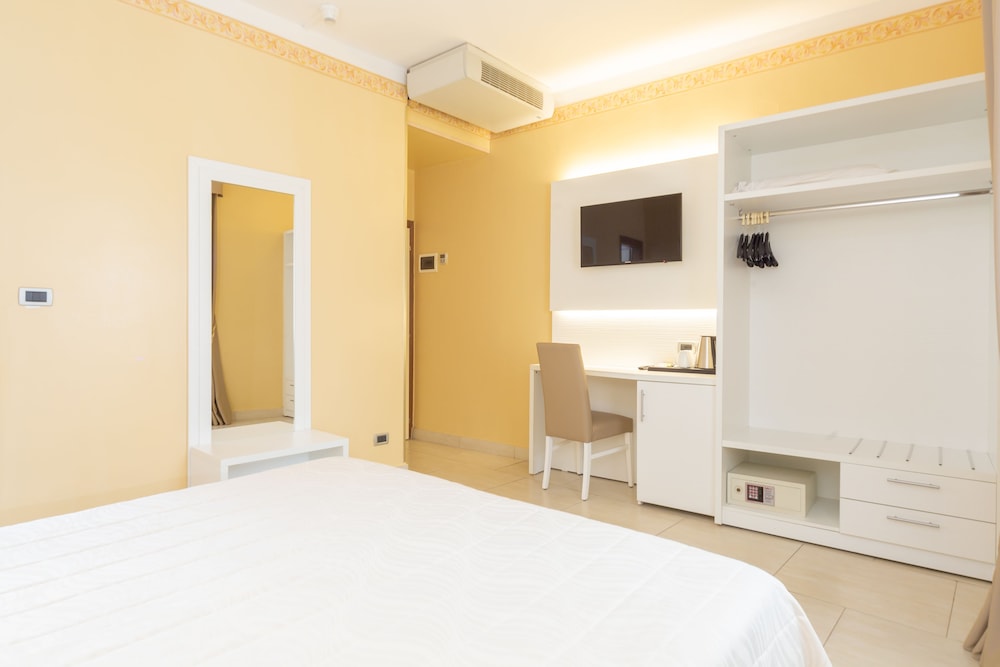 Hotel University 25/66
