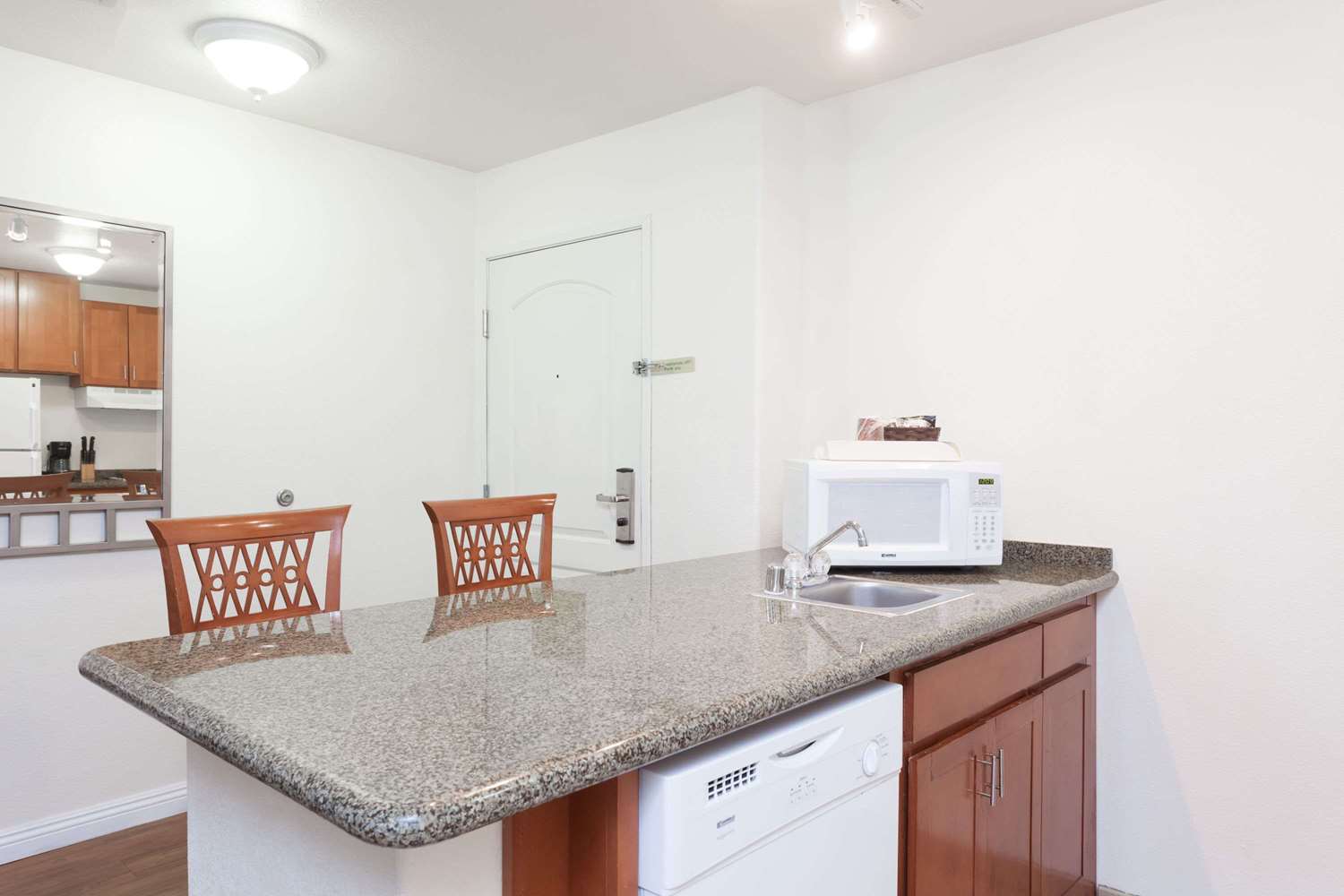Hawthorn Suites By Wyndham Victorville 6/33