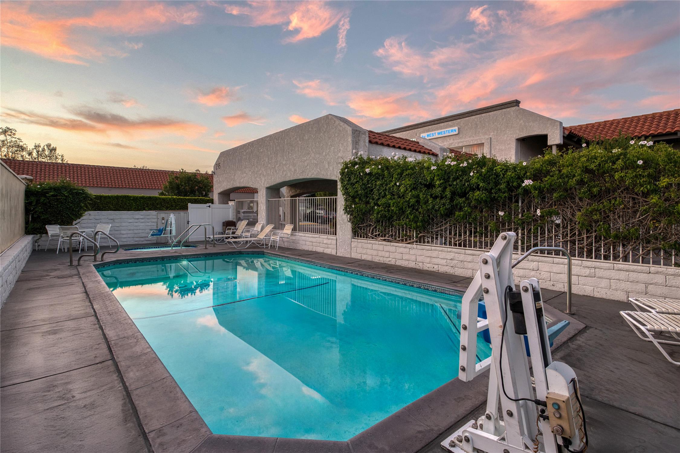 Surestay Hotel By Best Western Camarillo 18/19