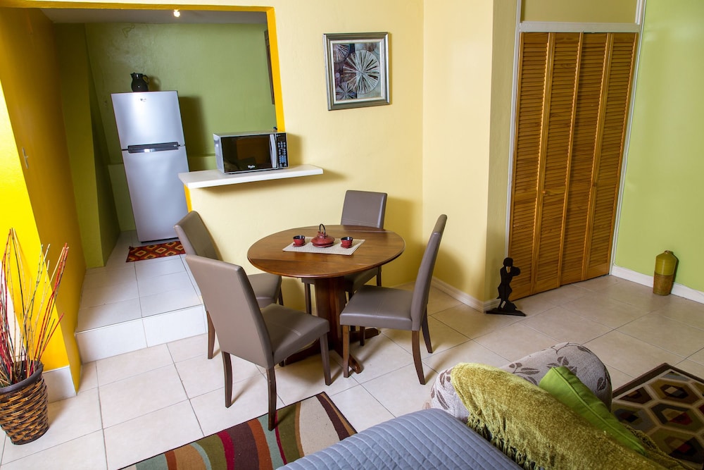 Skyview Manor Guest Apartments 31/50