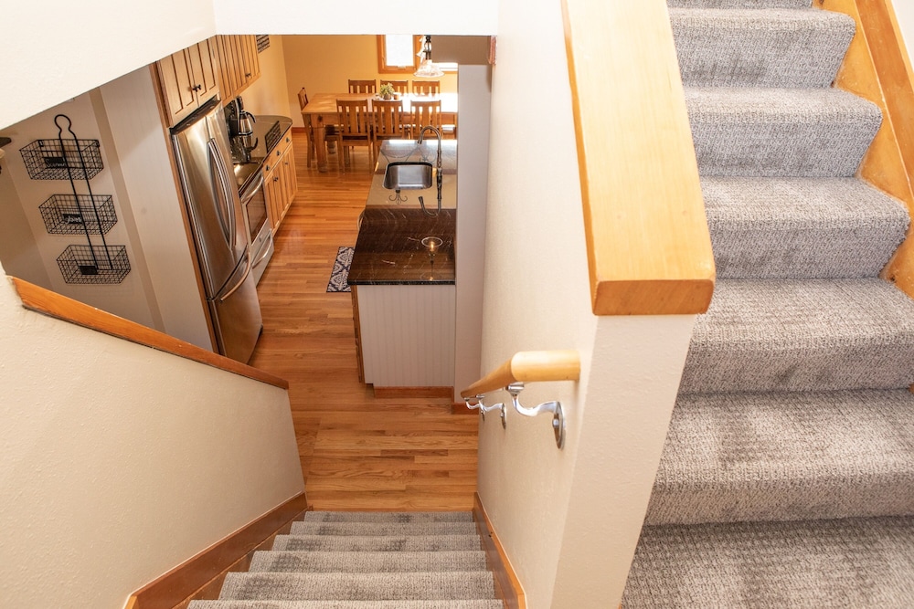 Tennis Townhome 2 Bed 2 5 Bath 3/50