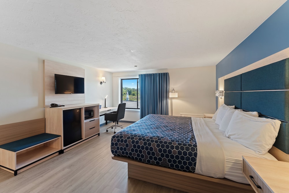 Deluxe, King Bed