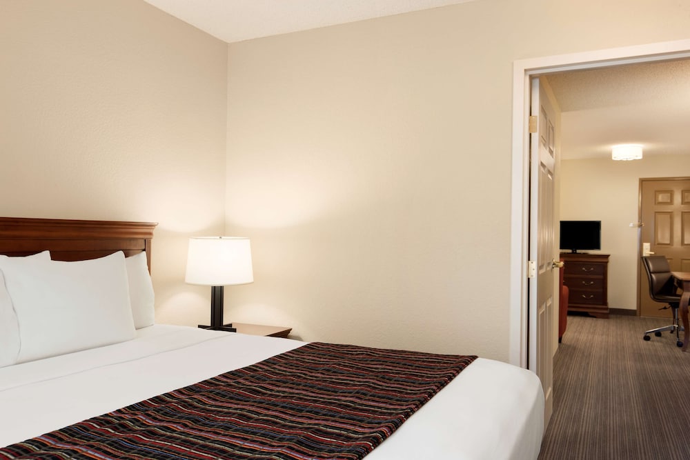 Country Inn Suites By Radisson Lehighton Jim Thorpe Pa 13/34
