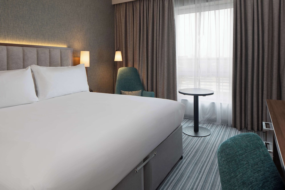 ROOM, KING BED