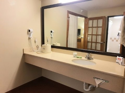 AmericInn by Wyndham Waconia 71/80
