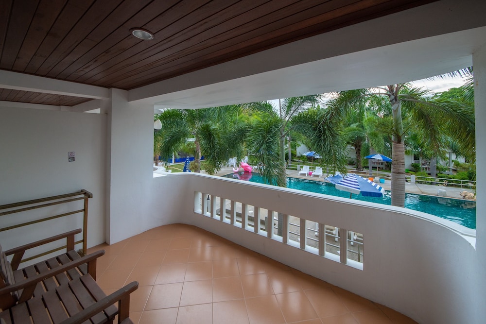 Bay Beach Resort 6/50