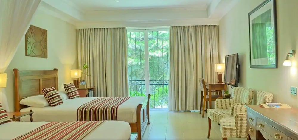 Sovereign Hotel 13/50