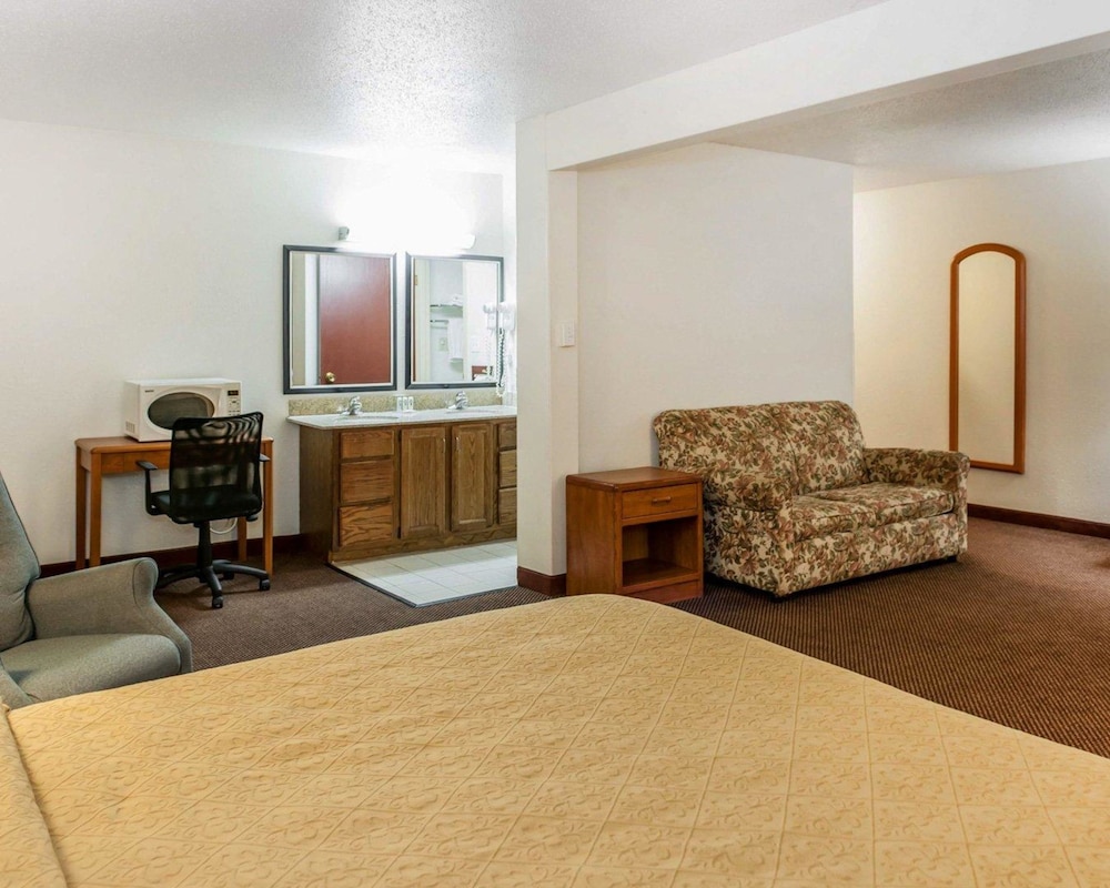 Quality Inn South Indianapolis, IN 15/35