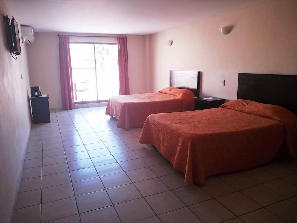 Los Jitos Hotel & Suites 17/56
