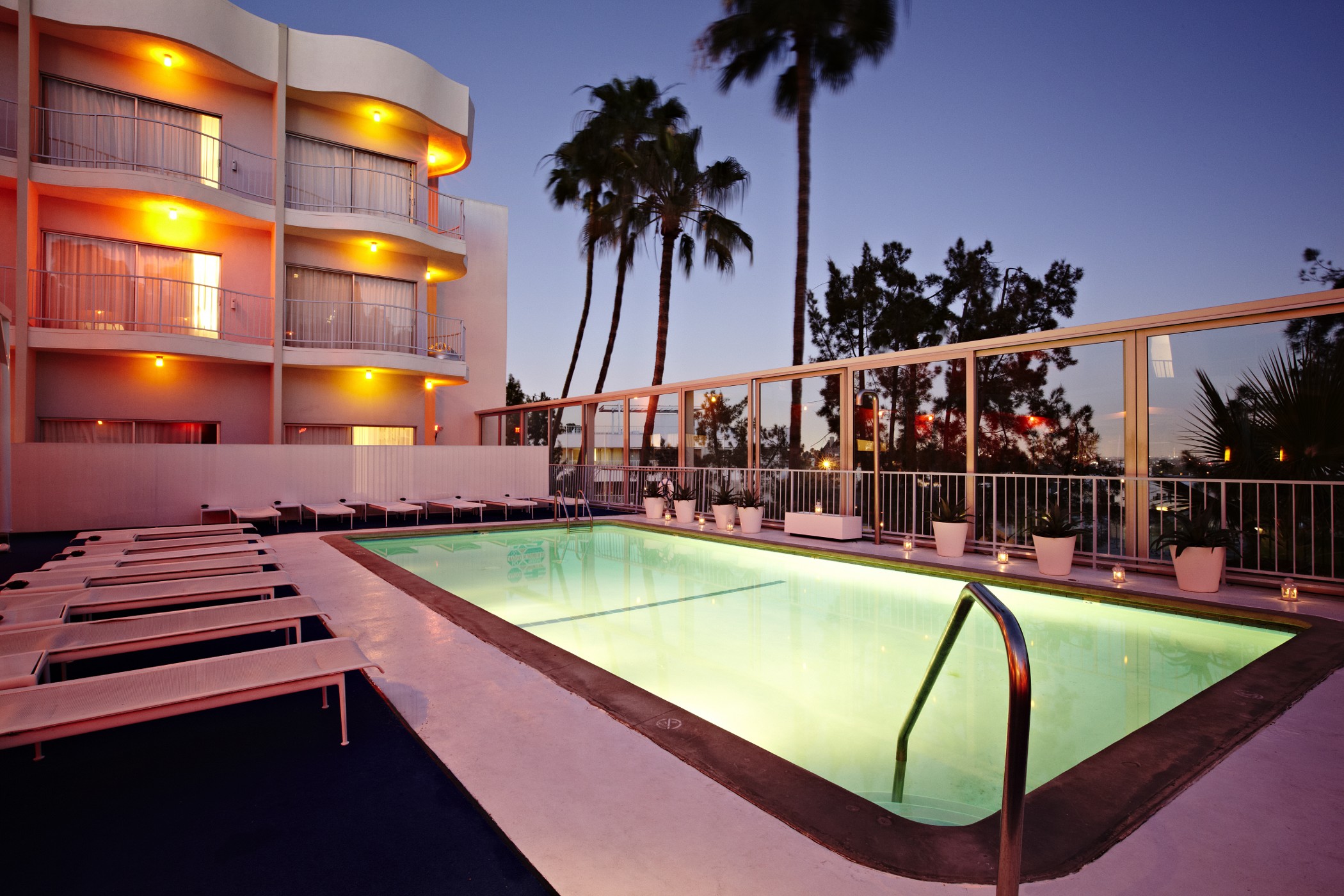 The Standard Hollywood 8/36