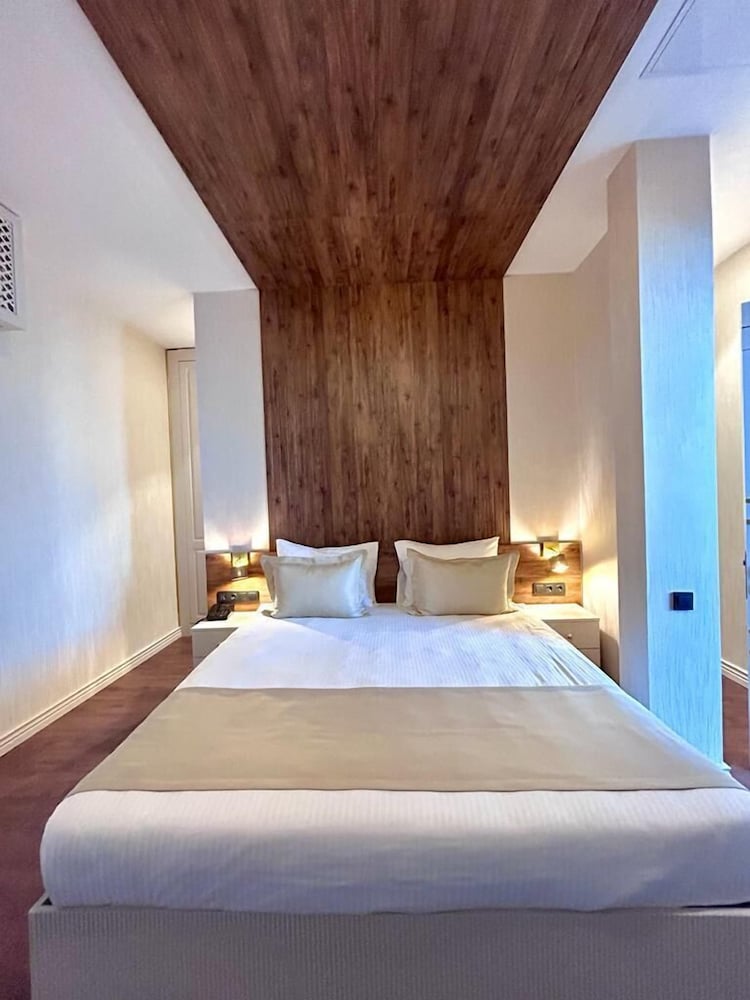 PRESIDENTIAL, DOUBLE BED