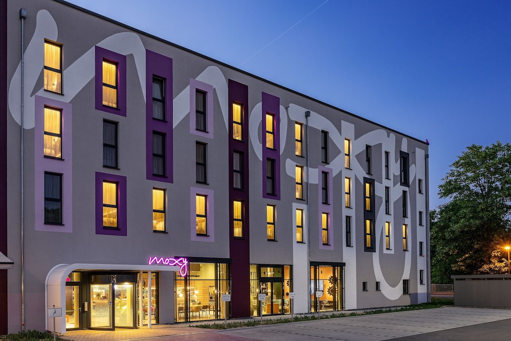 Moxy Simmern 1/15