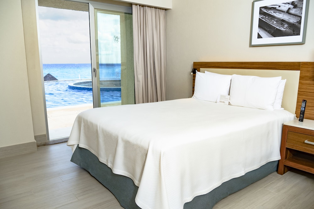 Emporio Cancun 7/48