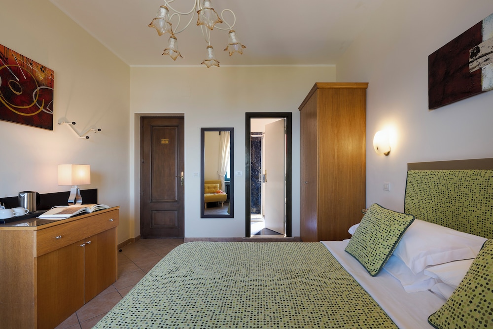 غرفة قياسية بسرير كوين بإطلالة على البحر، Hotel La Pensione Svizzera 7/10