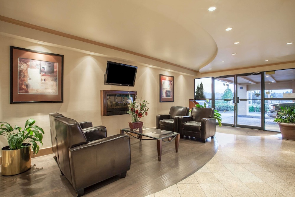 Ramada By Wyndham Coquitlam 40/56