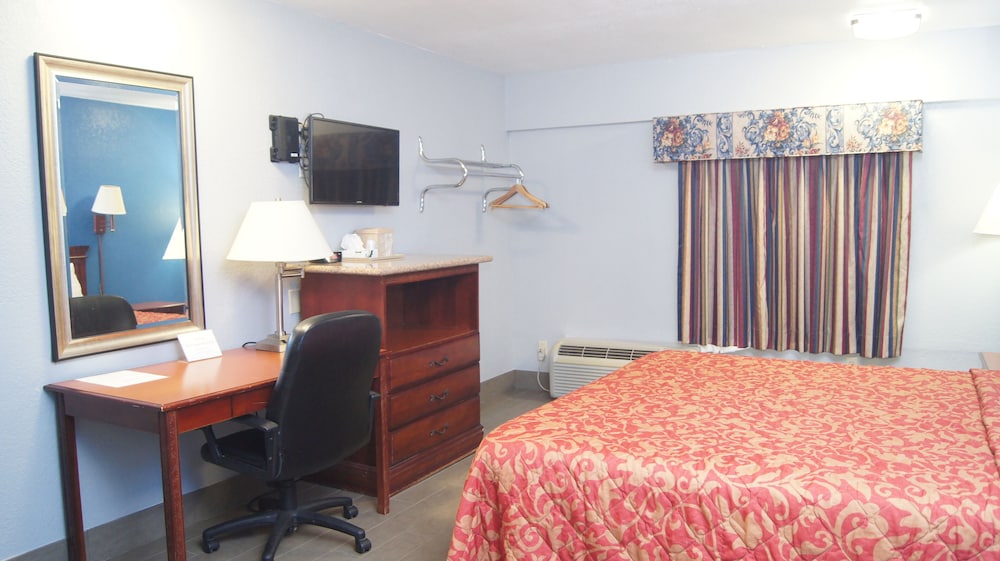 Holiday Lodge And Suites 36/46