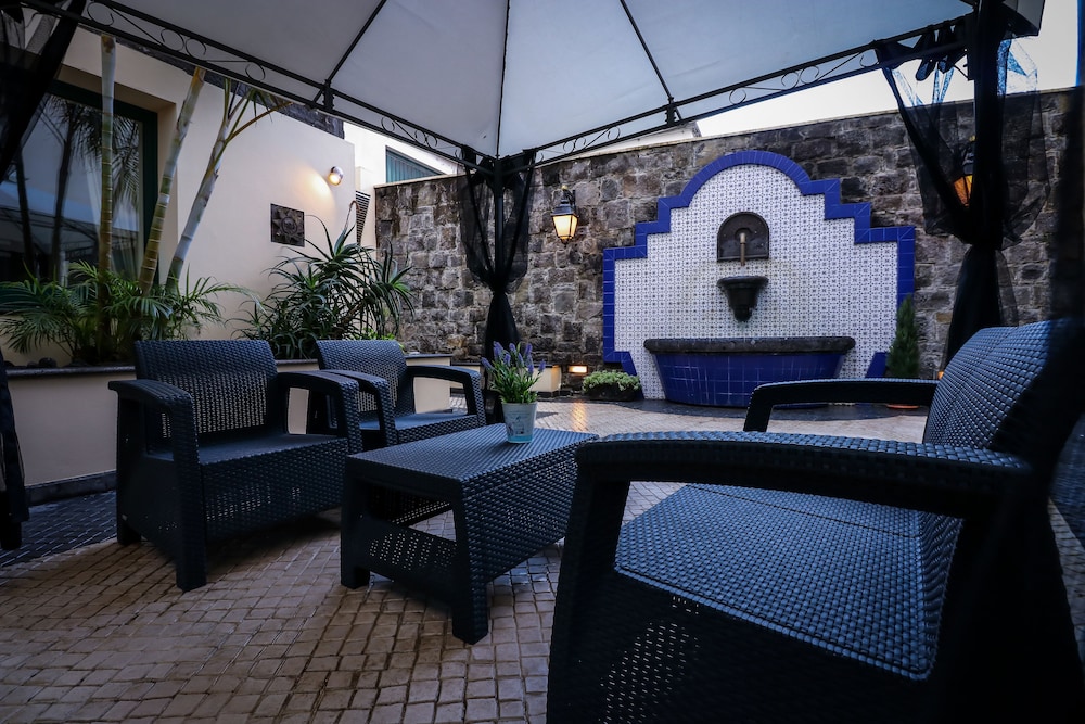 Camoes Hotel 35/48