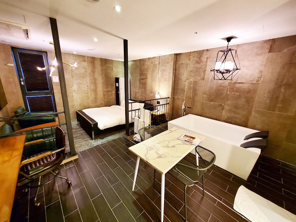 Hotel Stendhal 46/72