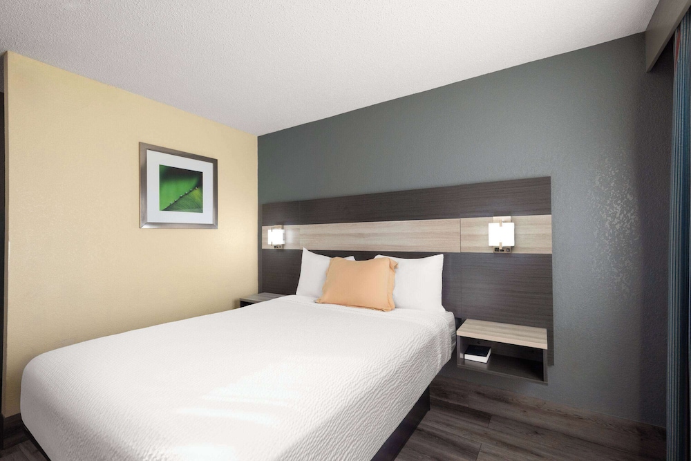 Room, Queen Bed
