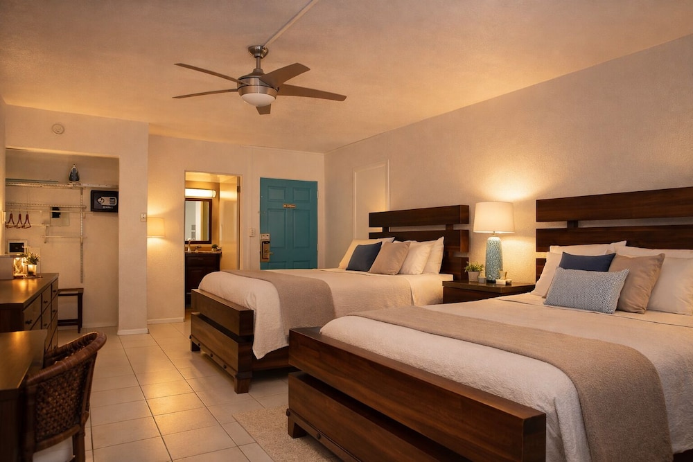 Room, King Bed, Beach Front، THE PALMS AT PELICAN COVE 3/10