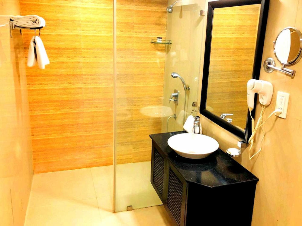 Taurus Sarovar Portico New Delhi 46/49