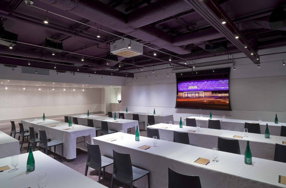YOTEL New York Times Square, Select by Hilton 32/42