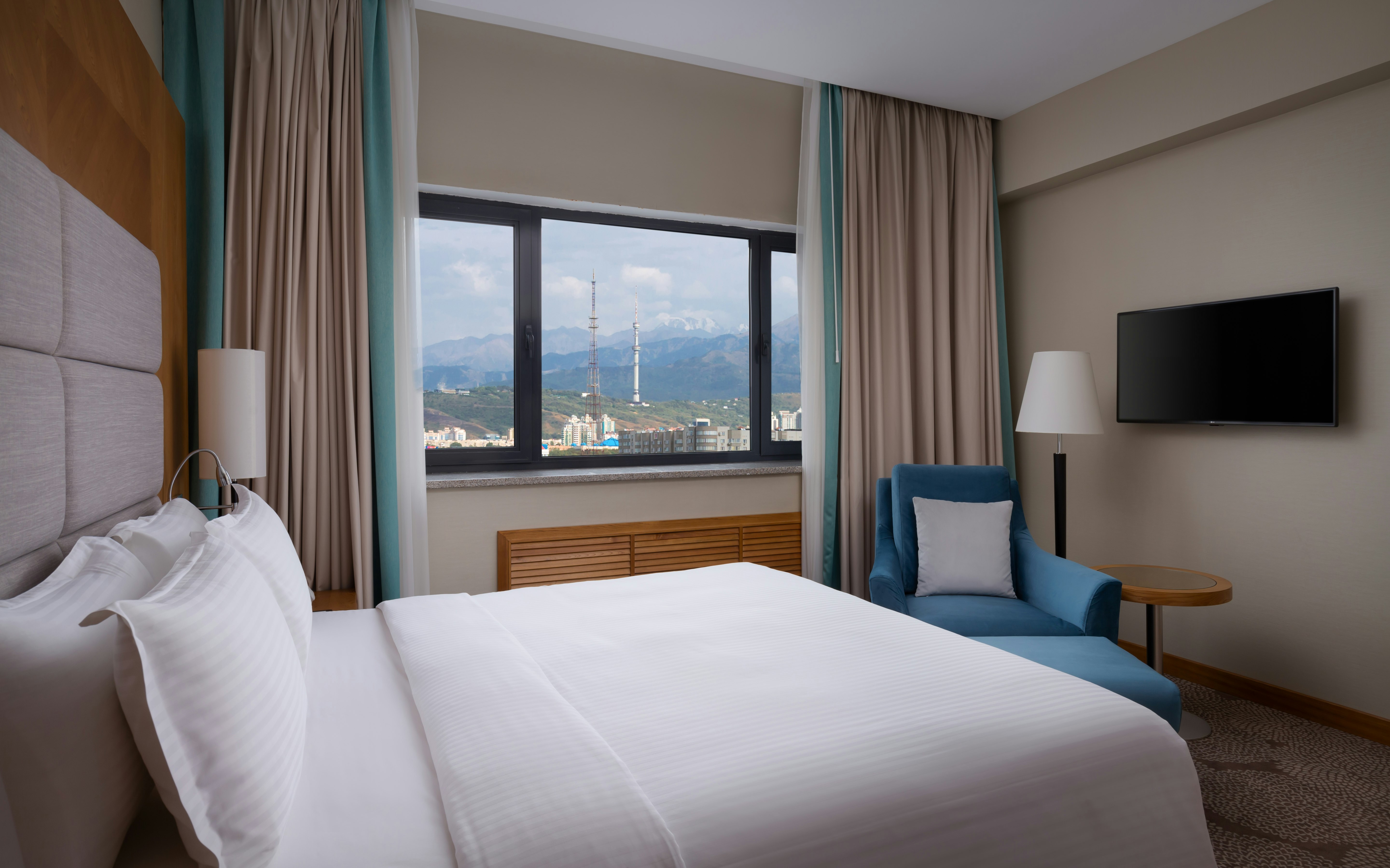 GUEST ROOM, KING BED, ACCESSIBLE